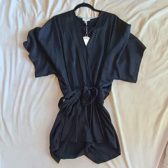 NWT! Black Umgee Romper w/Chest Clasp & Belted Tie - Rayon/Polyester | Size M - Picture 3 of 5
